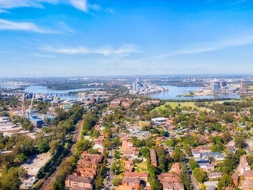 Western Sydney Construction Supplies: Dealing with Extreme Heat & Fastener Selection